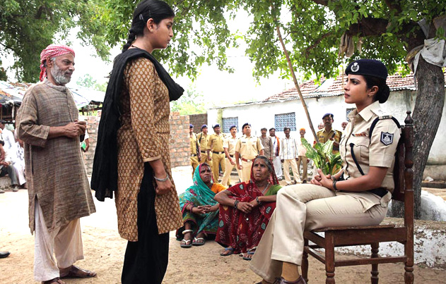 /media/k2/galleries/50922/Jai-Gangaajal-Movie-Stills-05