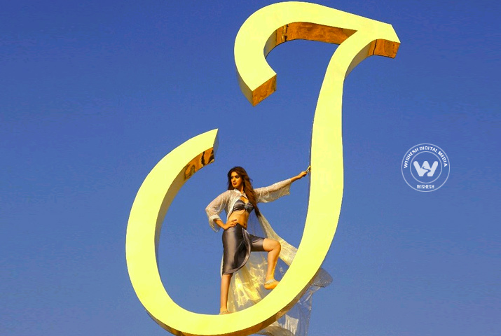 /media/k2/galleries/63617/Julie-2-01