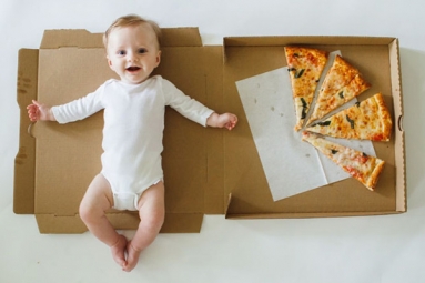 Mom Documents Her Baby&rsquo;s Monthly Growth with Pizza! Check out Creative Baby Monthly Milestone Pictures
