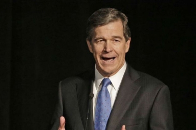 Roy Cooper honors North Carolina Military Members