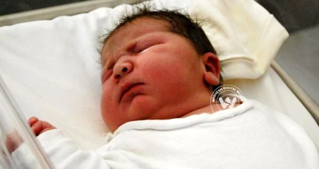 Spain's 'biggest' natural birth},{Spain's 'biggest' natural birth