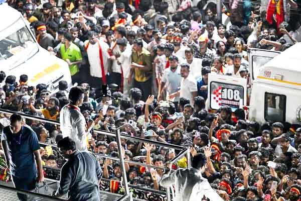 DMK Attacks Vijay for not Visiting Karur after Stampede