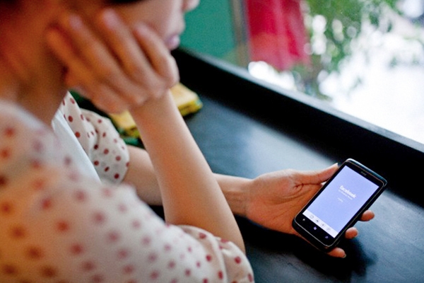 Study Says, Staying Out Of Facebook Makes You Happier},{Study Says, Staying Out Of Facebook Makes You Happier
