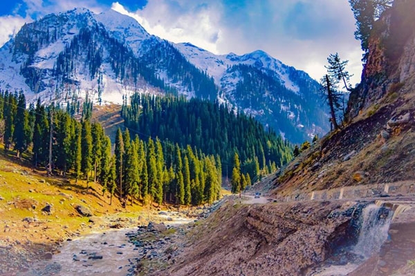 J&K to welcome tourists arriving by air from Today