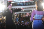 Vijay Deverakonda latest, Puri Jagannadh, vijay deverakonda gets shocked with the huge crowds, Madness
