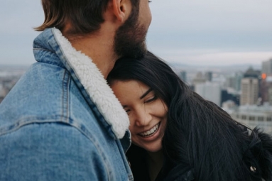 Smelling Partner&rsquo;s Shirt Can Lower Stress Levels in Women: Study